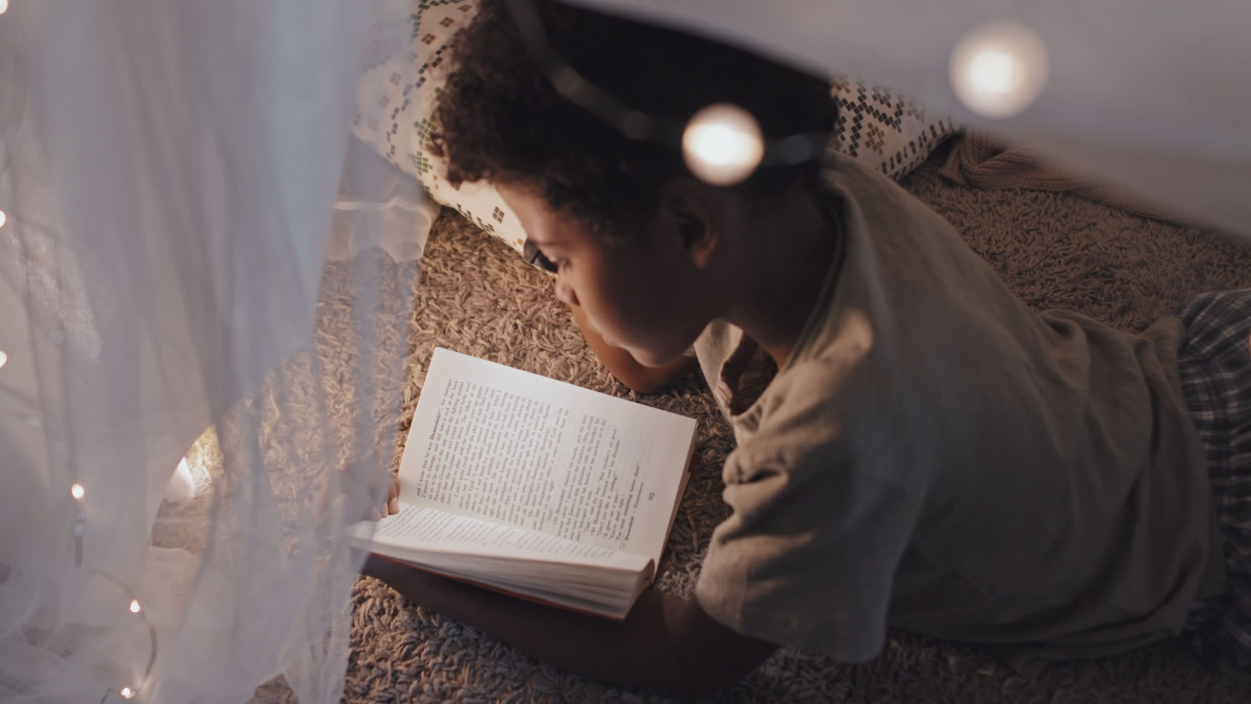 本を読む子供